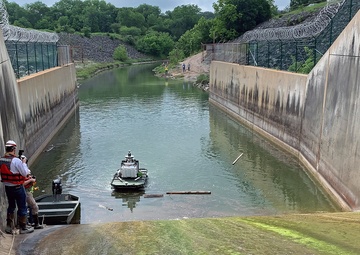 Army Research Engineers Test DamBot at Fort Worth District Lake