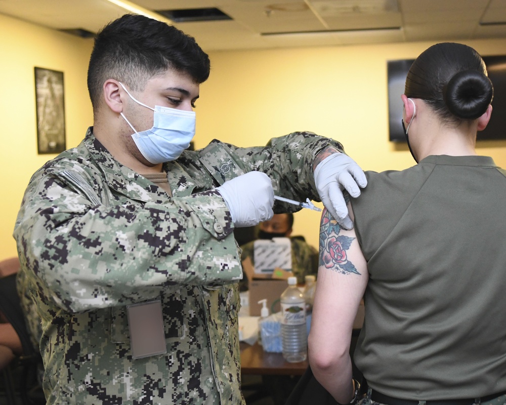 NMCCL Tiger Teams take COVID-19 vaccine to Marines, Sailors