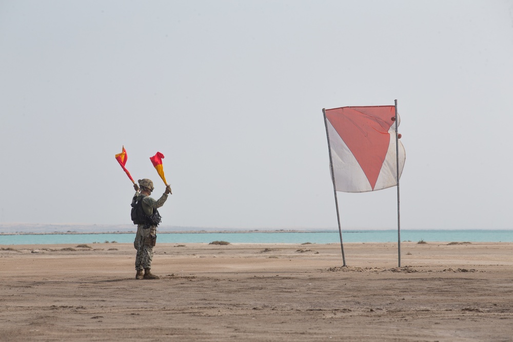 15th MEU Marines, Sailors land in LCACs for training ashore