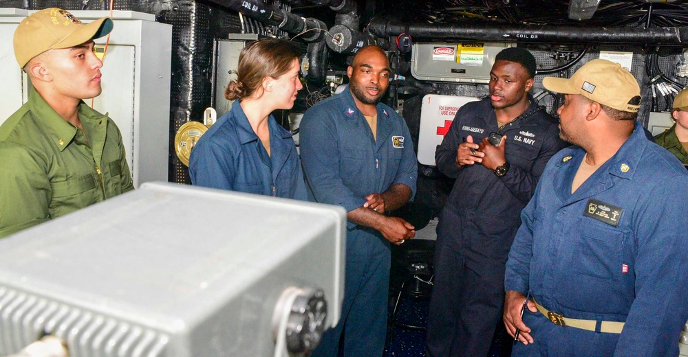 USS John P. Murtha (LPD 26) Midshipmen Training
