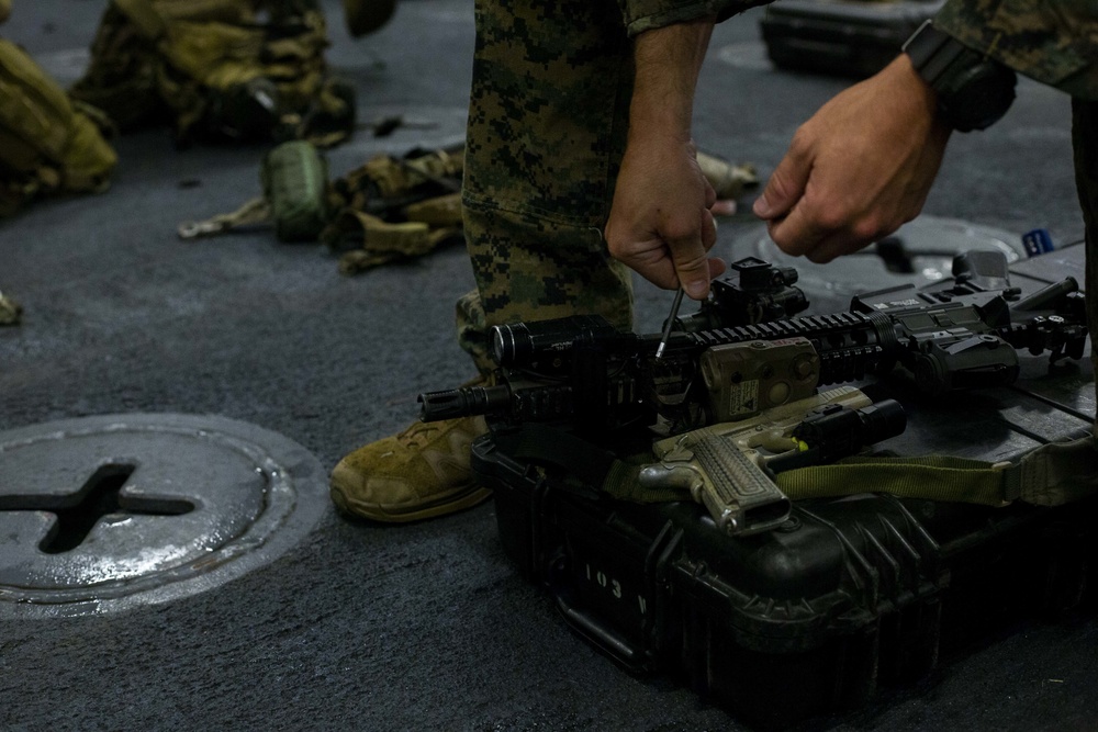 US Marines conduct a Maritime Interdiction Operation training exercise