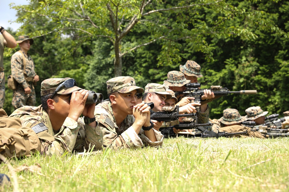 Soldiers of 3rd Infantry Division and Marines train together on Camp Fuji