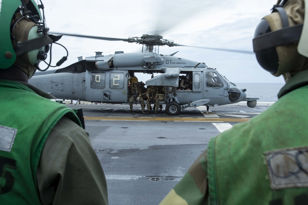 US Marines conduct a Maritime Interdiction Operation training exercise