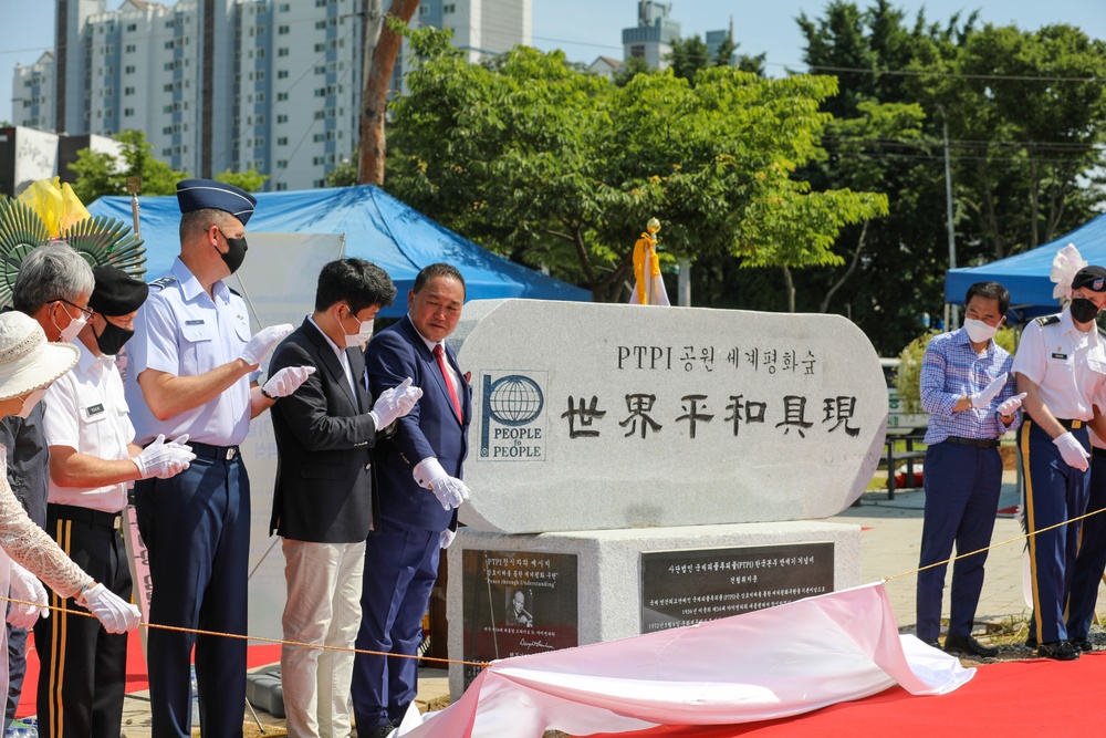 USFK participates in a park dedication ceremony