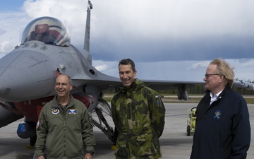 USAFE commander visits Kallax AB during ACE21