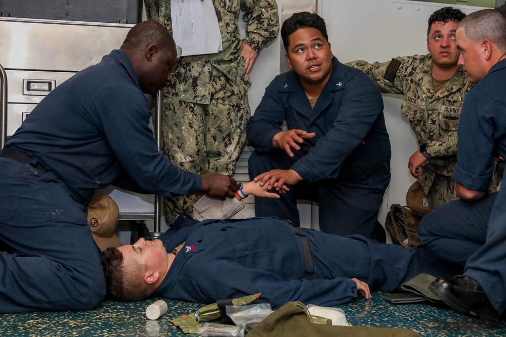 Kearsarge Assess Sailors Medical Response Skills
