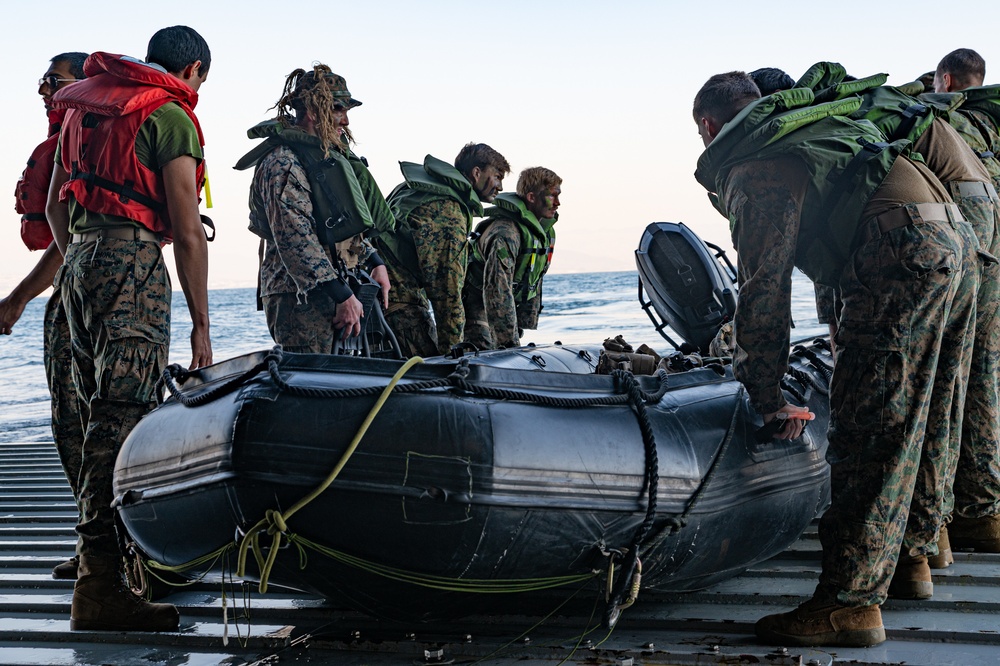 BLT 1/4 Marines conduct small boat raid training