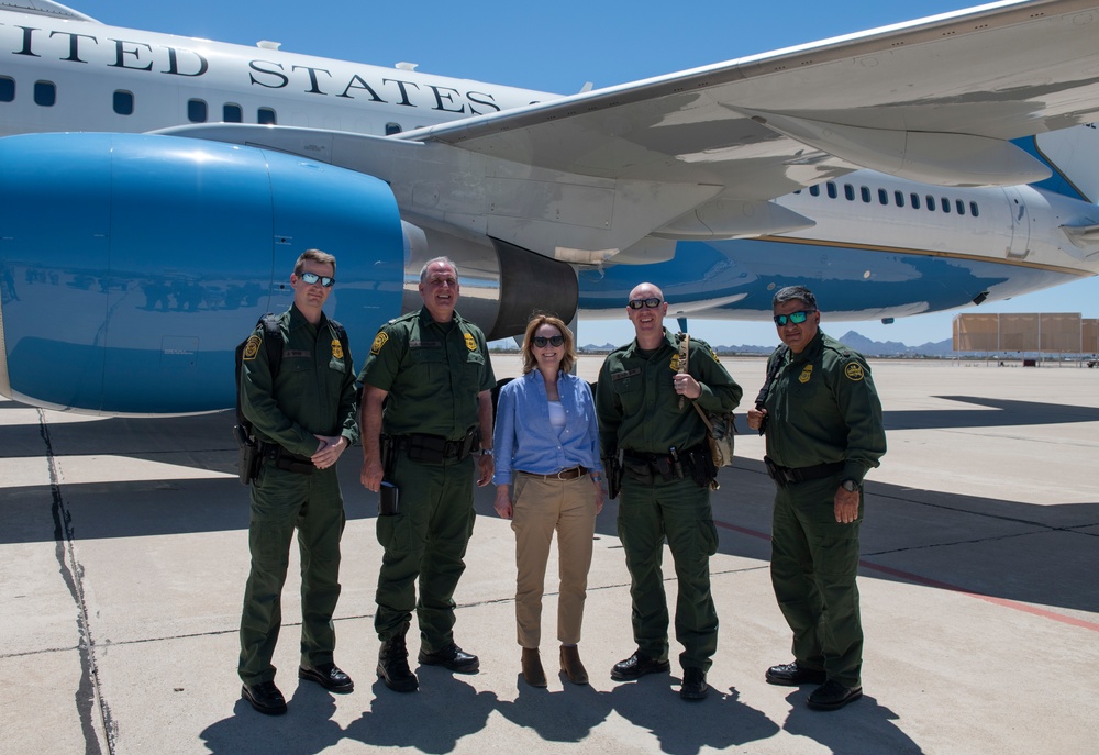 DSD Hicks Visits Southwest Border in Arizona