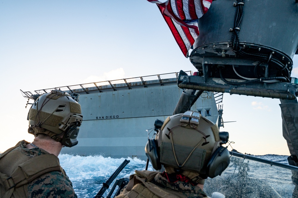 15th MEU Marines, Sailors rehearse small boat maneuvers