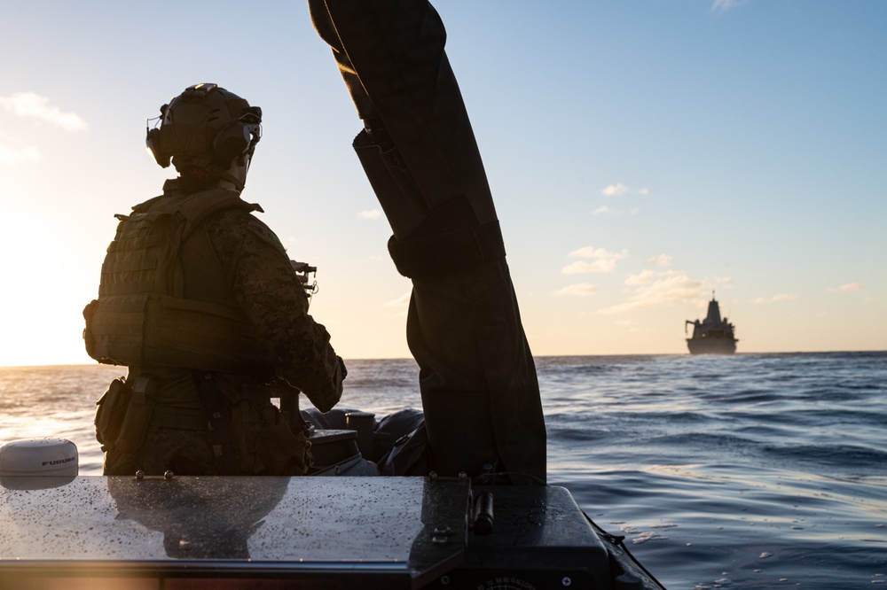 15th MEU Marines, Sailors rehearse small boat maneuvers