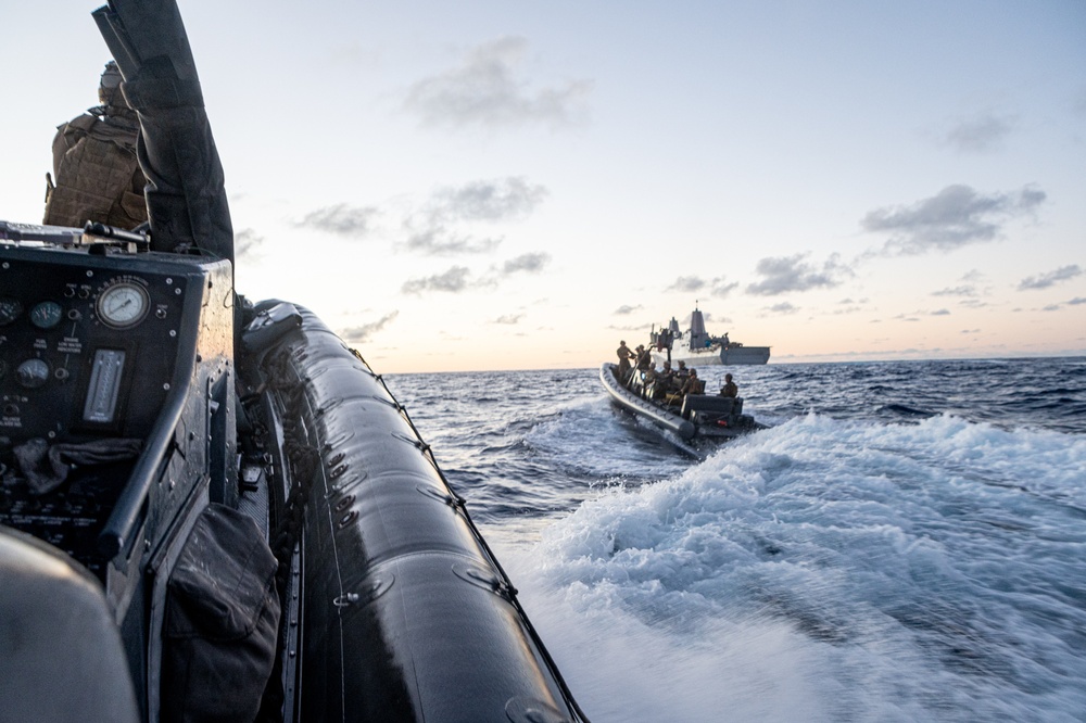 15th MEU Marines, Sailors rehearse small boat maneuvers