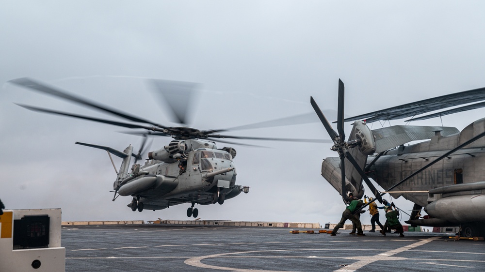15th MEU Marines conduct flight operations aboard USS San Diego