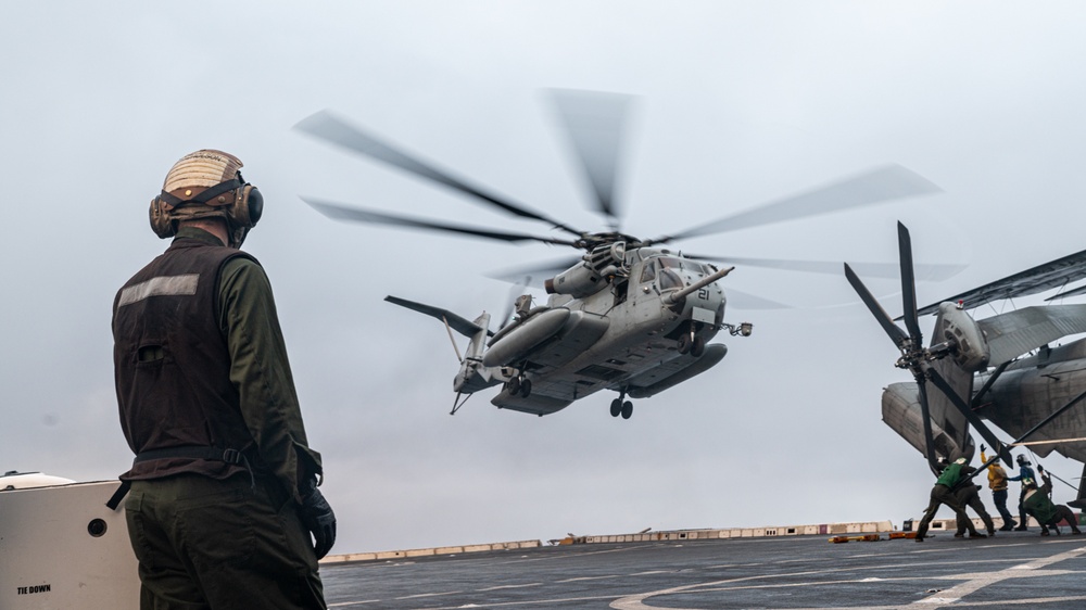 15th MEU Marines conduct flight operations aboard USS San Diego