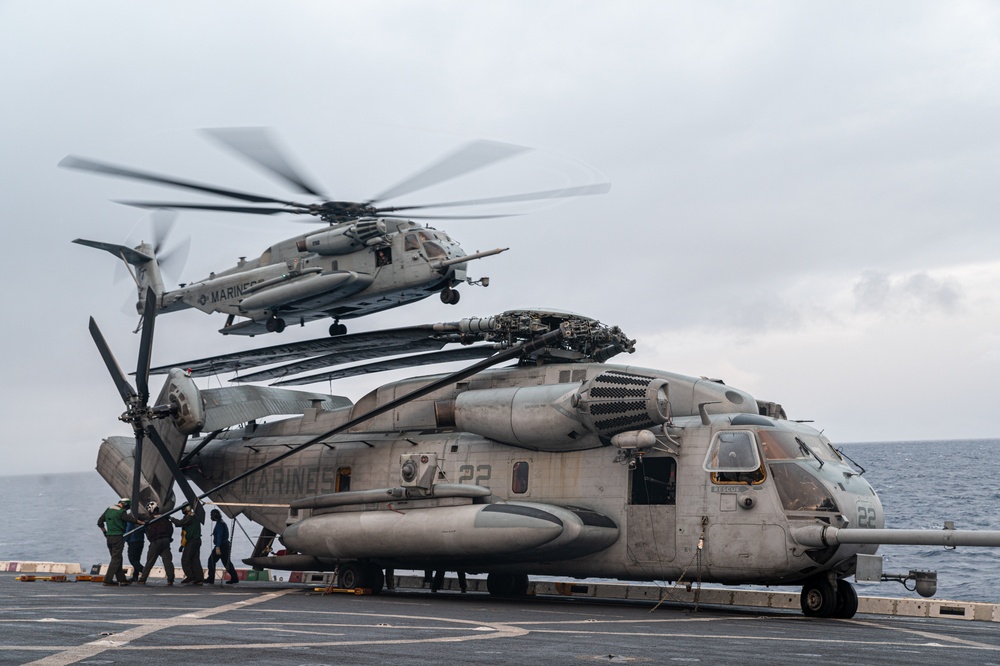 15th MEU Marines conduct flight operations aboard USS San Diego