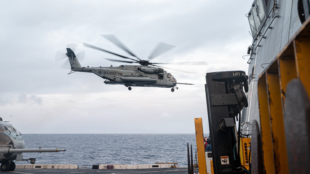 15th MEU Marines conduct flight operations aboard USS San Diego