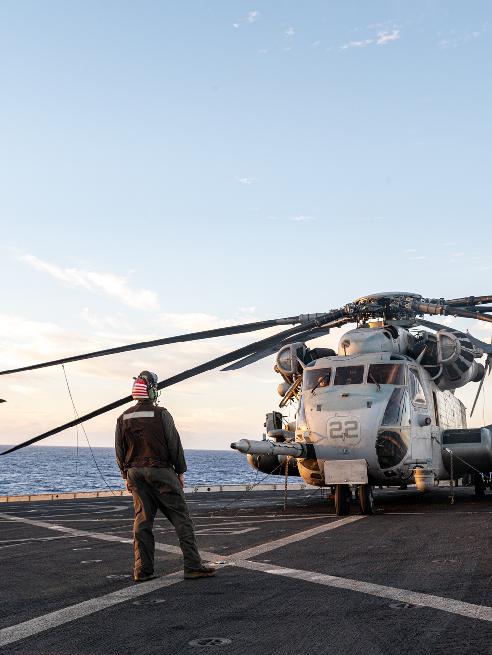 15th MEU Marines conduct flight operations aboard USS San Diego