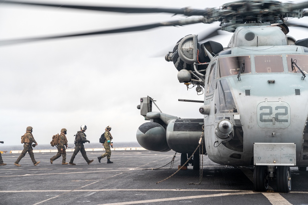 15th MEU Marines conduct flight operations aboard USS San Diego