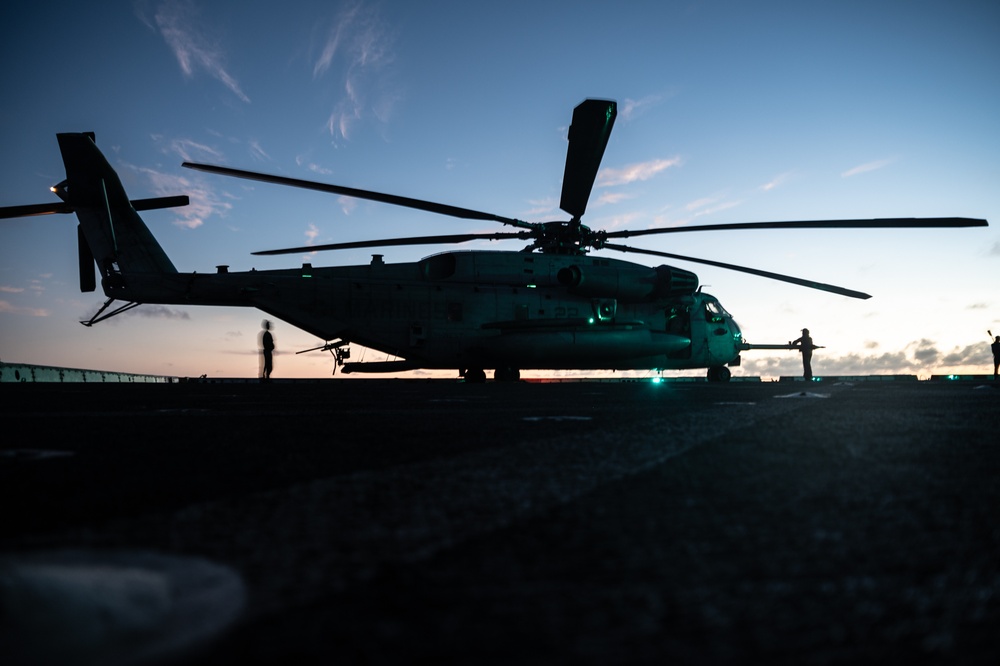 15th MEU Marines conduct flight operations