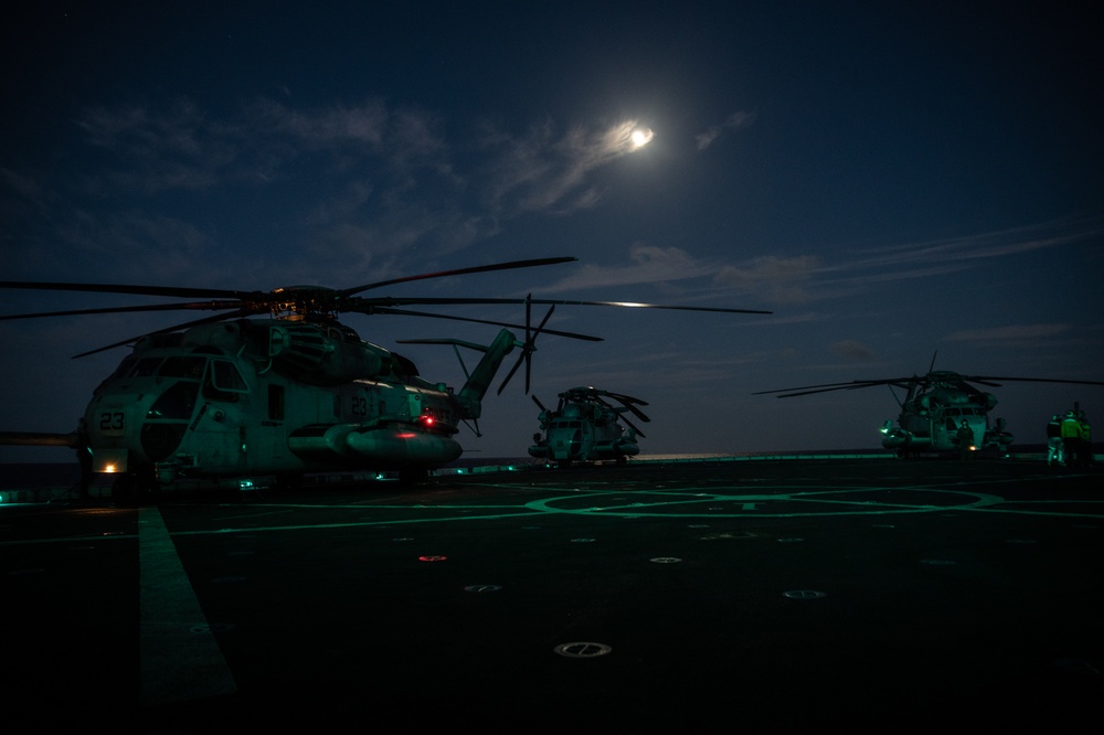 15th MEU Marines conduct flight operations