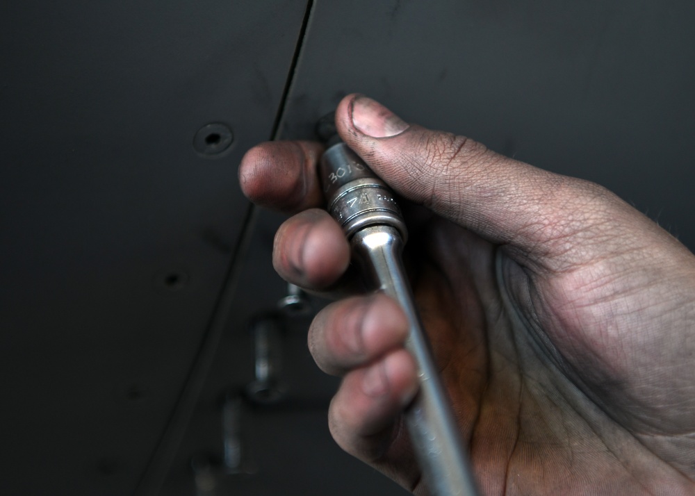 Luke AFB Airmen Maintain F-16