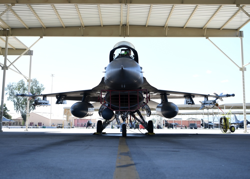 Luke AFB Airmen Maintain F-16
