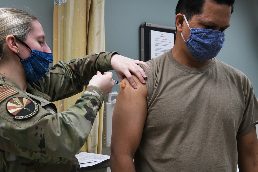 Luke AFB Medical Technician Administers COVID-19 Vaccines