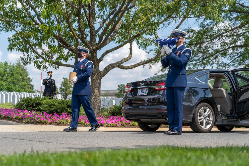 Lt. j.g. Morgan Garrett laid to rest at Arlington National Cemetery