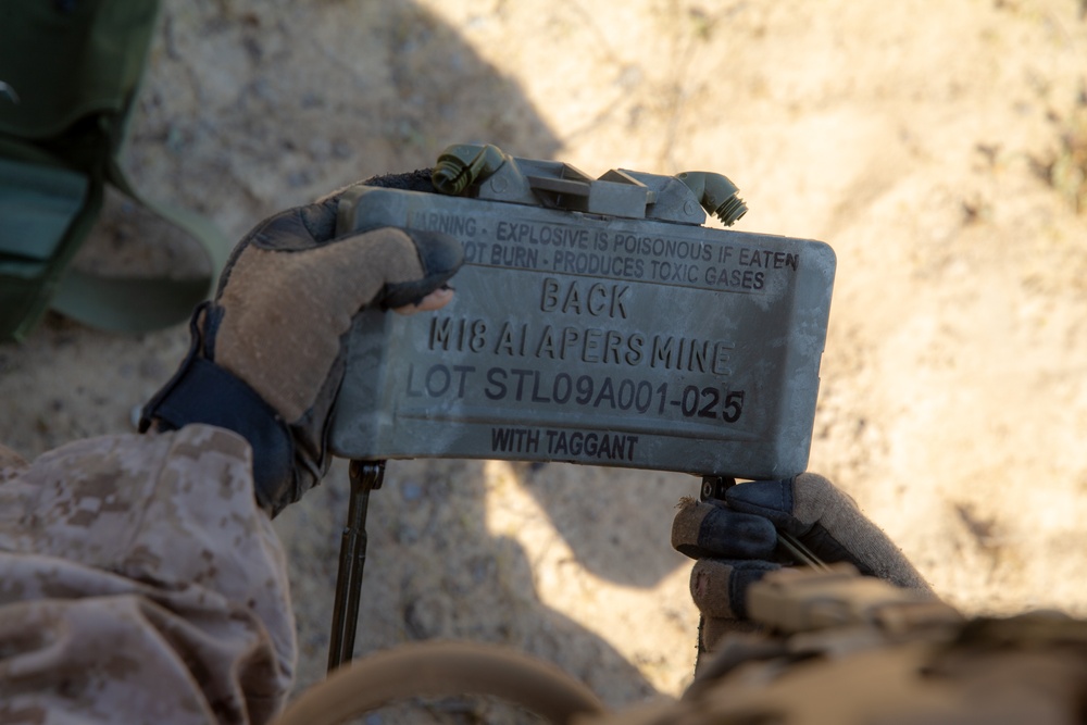 15th MEU Marines, Sailors conduct Claymore mine training