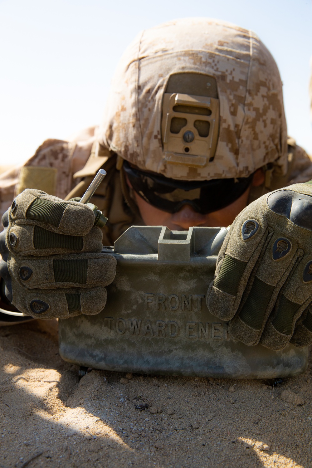 15th MEU Marines, Sailors conduct Claymore mine training