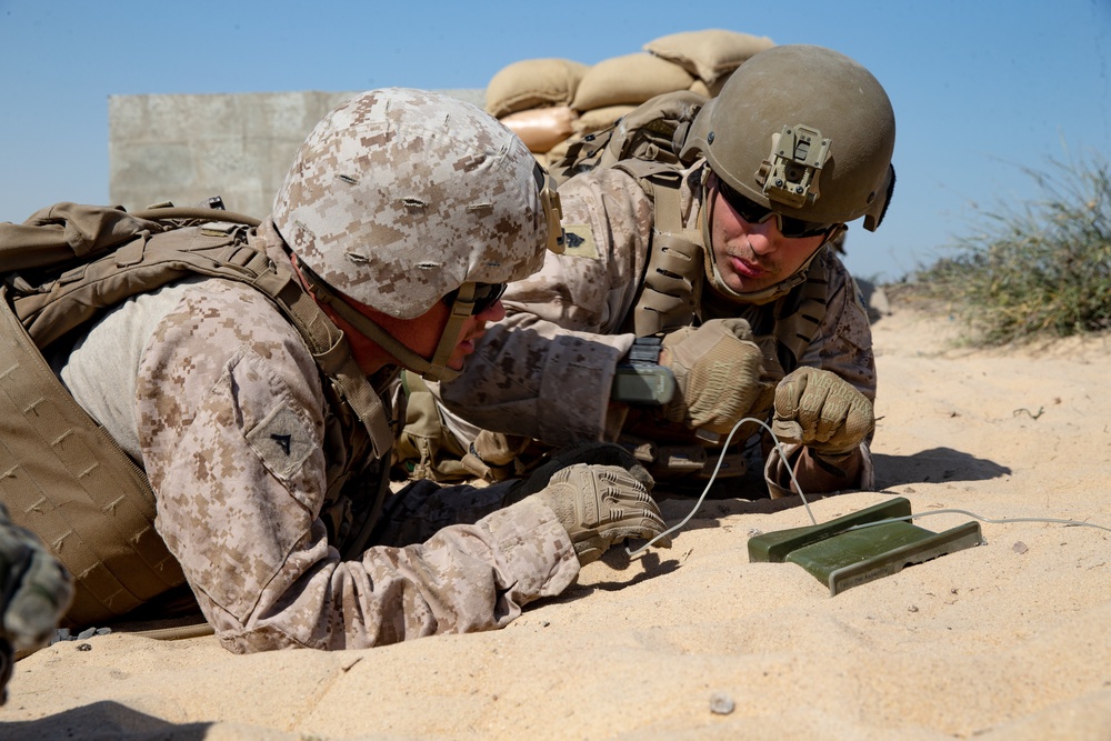 15th MEU Marines, Sailors conduct Claymore mine training