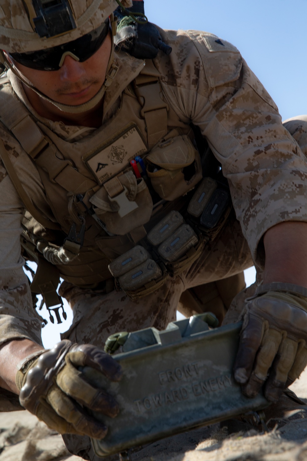 15th MEU Marines, Sailors conduct Claymore mine training