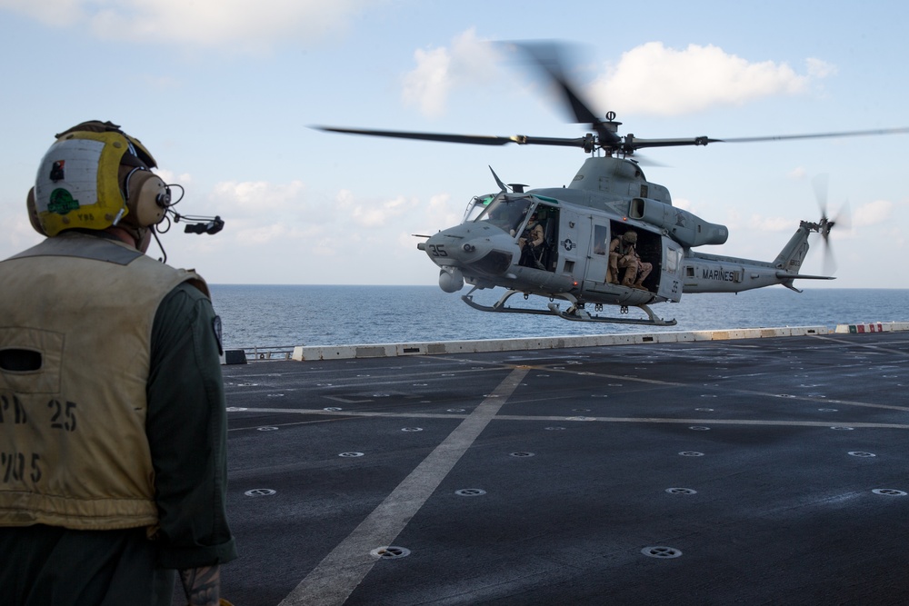 15th MEU Military Police Detachment arrives aboard USS Somerset