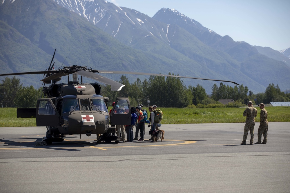 Alaska National Guard continues to assist search for hiker on Pioneer Peak