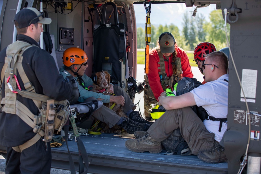 Alaska National Guard continues to assist search for hiker on Pioneer Peak