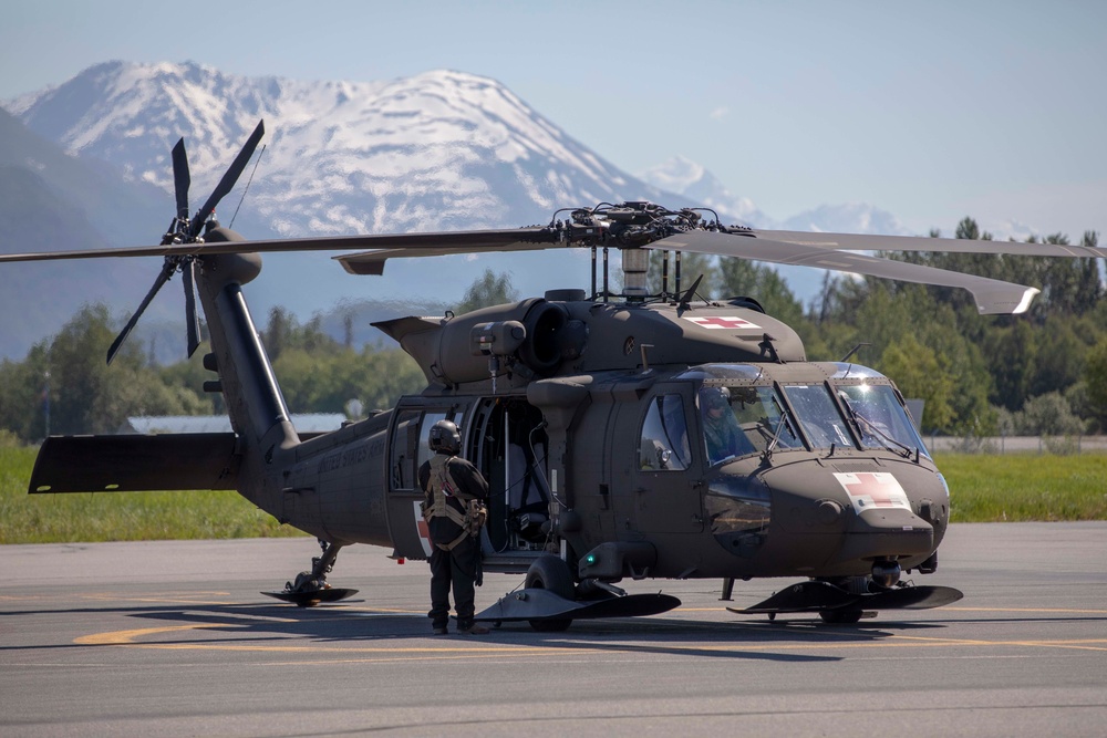 Alaska National Guard continues to assist search for hiker on Pioneer Peak