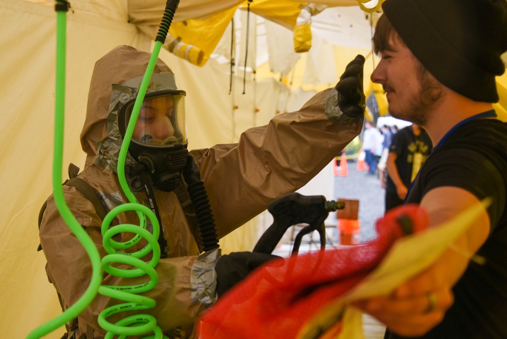 CERFP conducts decon ops on ambulatory casualties