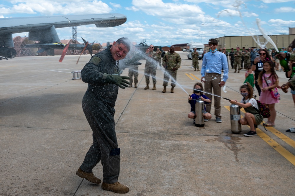 51st FW/CC takes Fini-Flight
