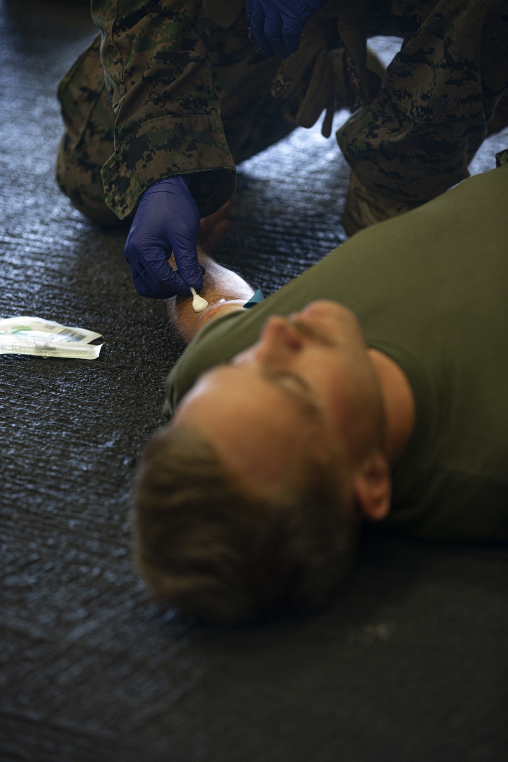 US Marines and Sailors conduct a live fresh old blood transfusion demonstration