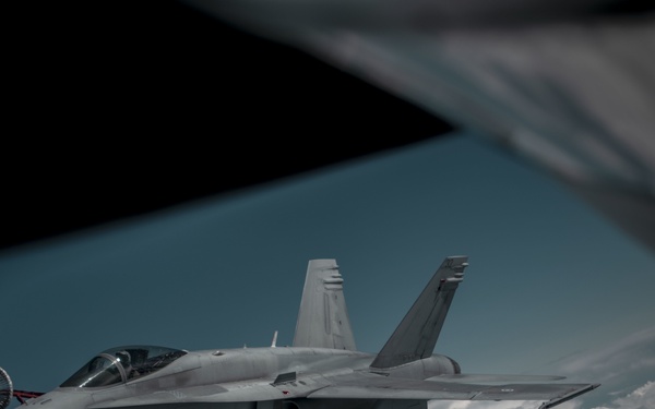 100 ARW provides fuel over the Arctic
