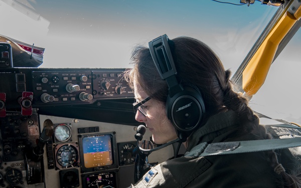 100 ARW provides fuel over the Arctic