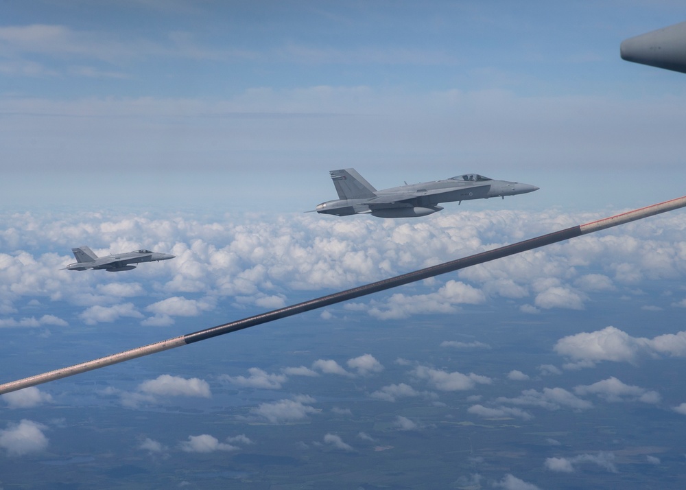 Finnish F-18 refueling on Marine KC-130