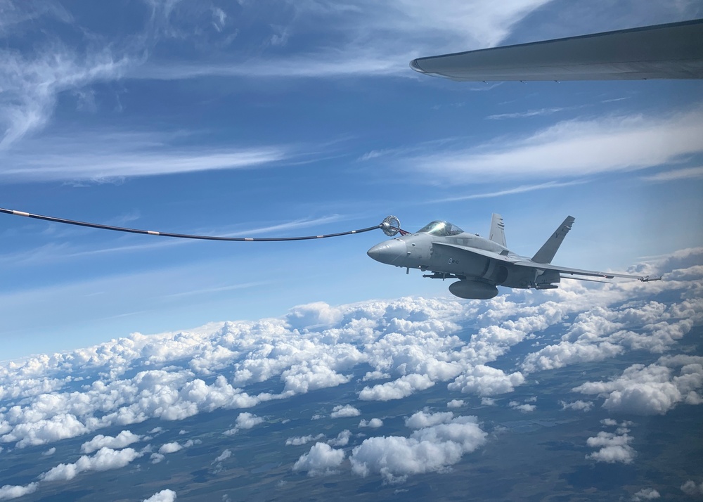 Finnish F-18 refueling on Marine KC-130