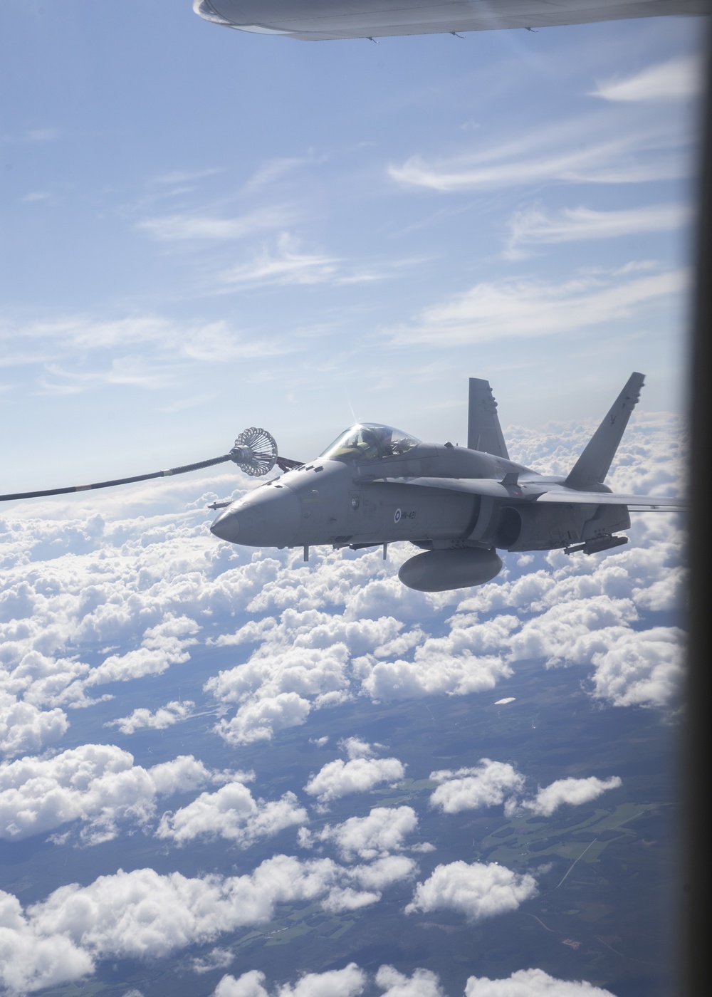 Finnish F-18 refueling on Marine KC-130