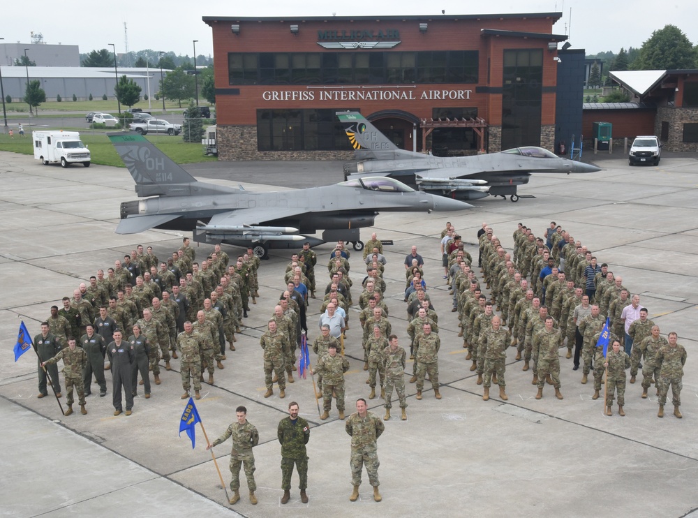 Surprise aircraft makes EADS memorable photograph historic