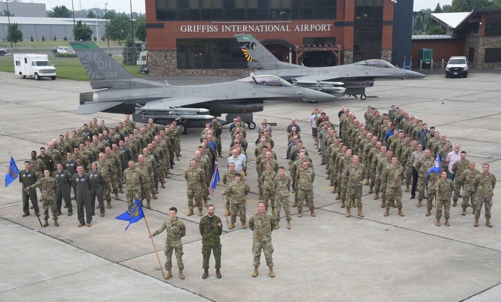 Surprise aircraft makes EADS memorable photograph historic