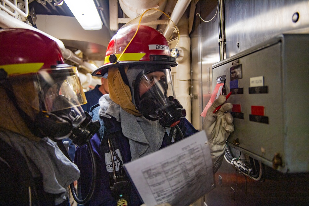 USS Mahan (DDG 72) Conducts General Quarters Drills