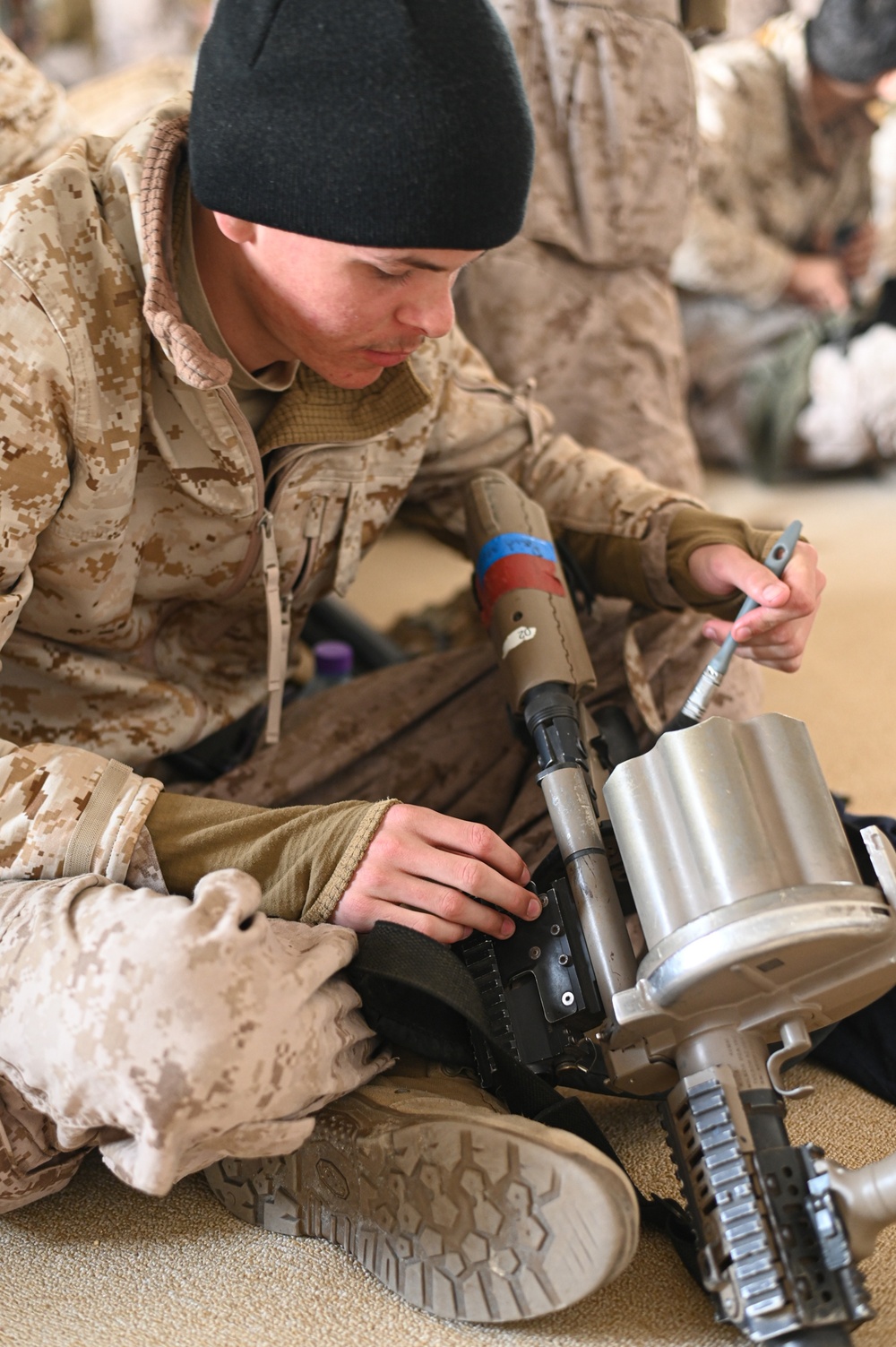 15th MEU Marines, Sailors clean weapons