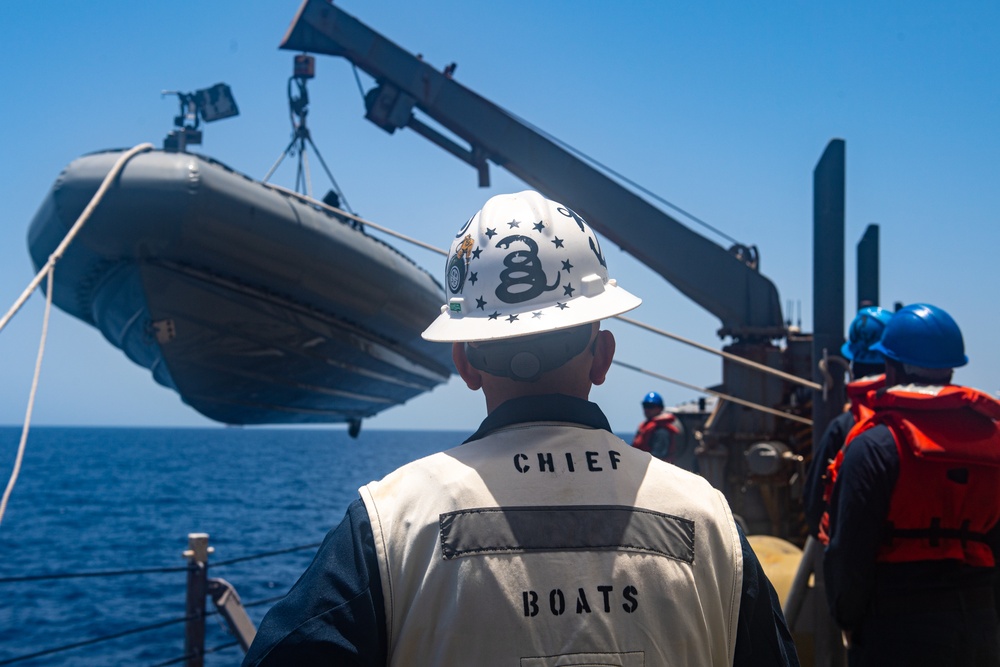 USS Mahan Preforms Small Boat Ops