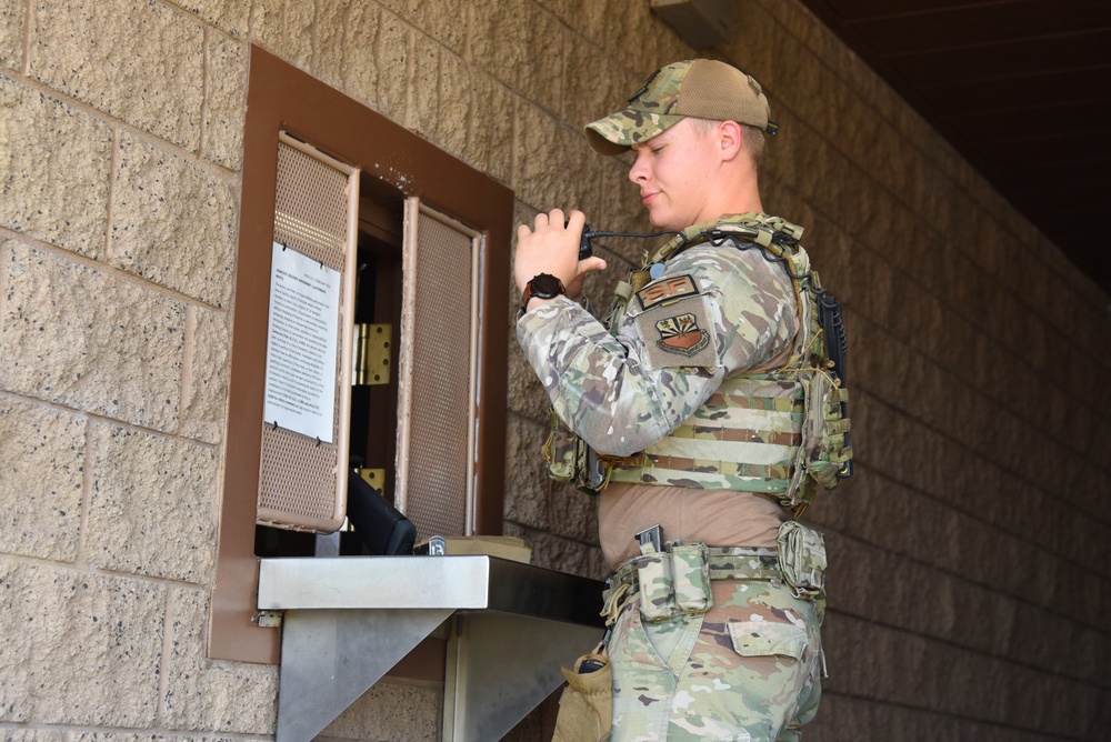 Security Forces keep installations safe [Image 3 of 7]