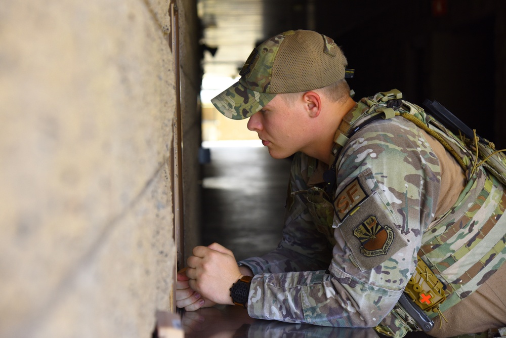 Security Forces keeps installations safe [Image 2 of 7]